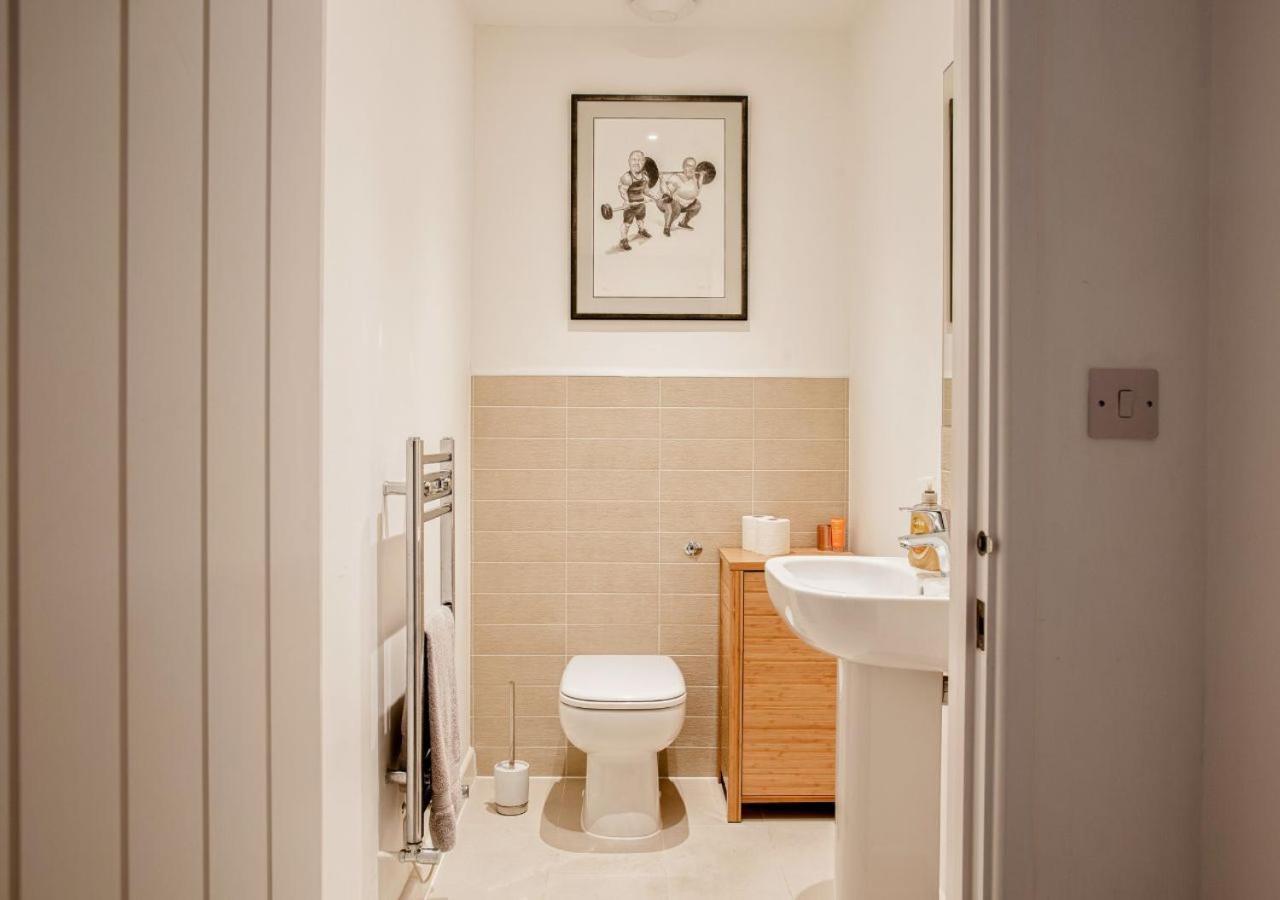 Stunning 2 Bed With Private Patio And Free Parking Cheltenham Exterior foto