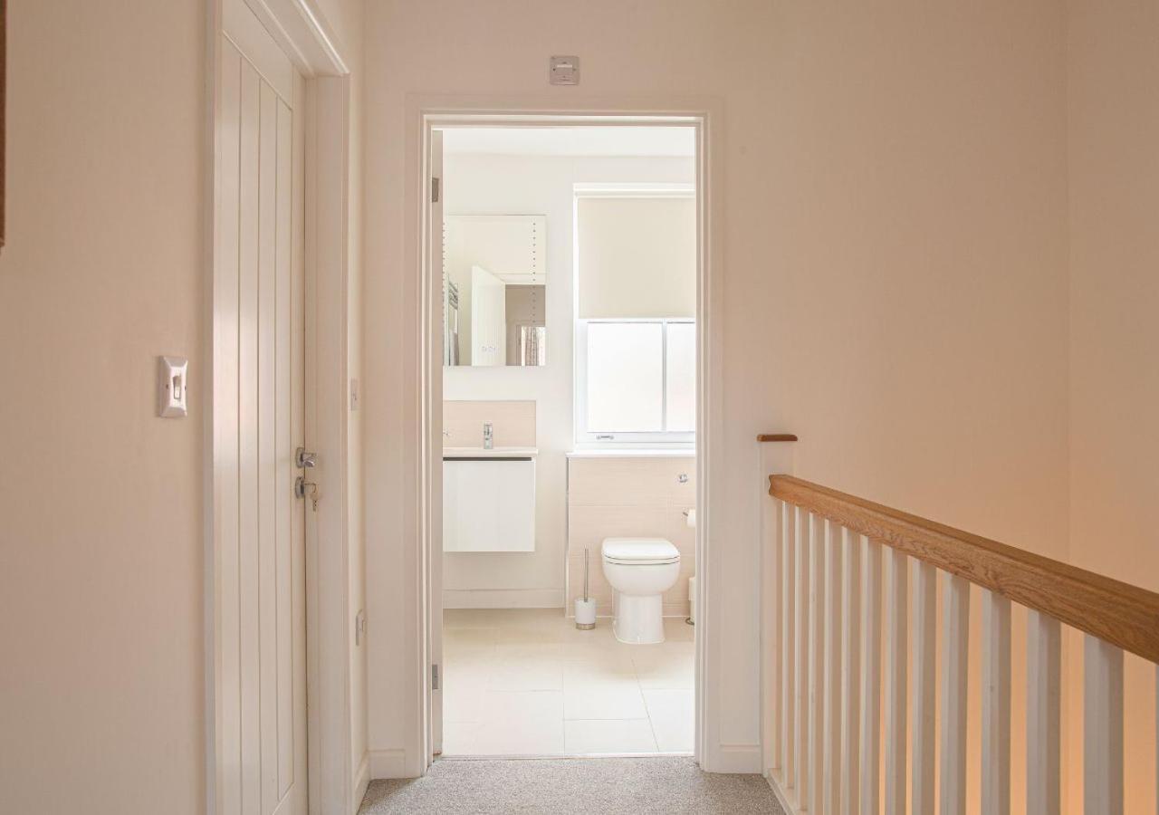 Stunning 2 Bed With Private Patio And Free Parking Cheltenham Exterior foto